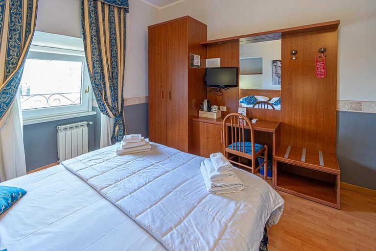 Diocletian – Room with St. Peter's dome view