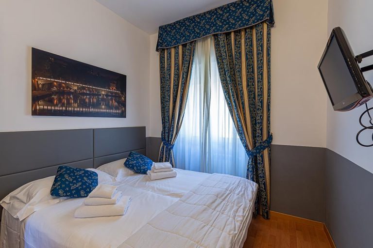 Suite Ottaviano – Room with view in the internal courtyard