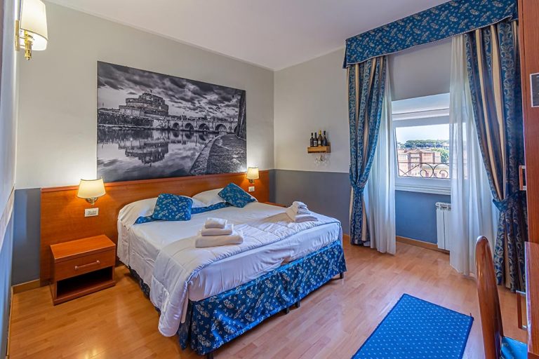 Suite Ottaviano – Room with view in the internal courtyard