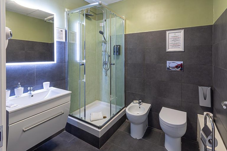 Room 1 - Bathroom of the room with a view of the internal courtyard